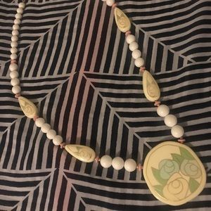 Vintage Floral White/Pink Beaded Necklace